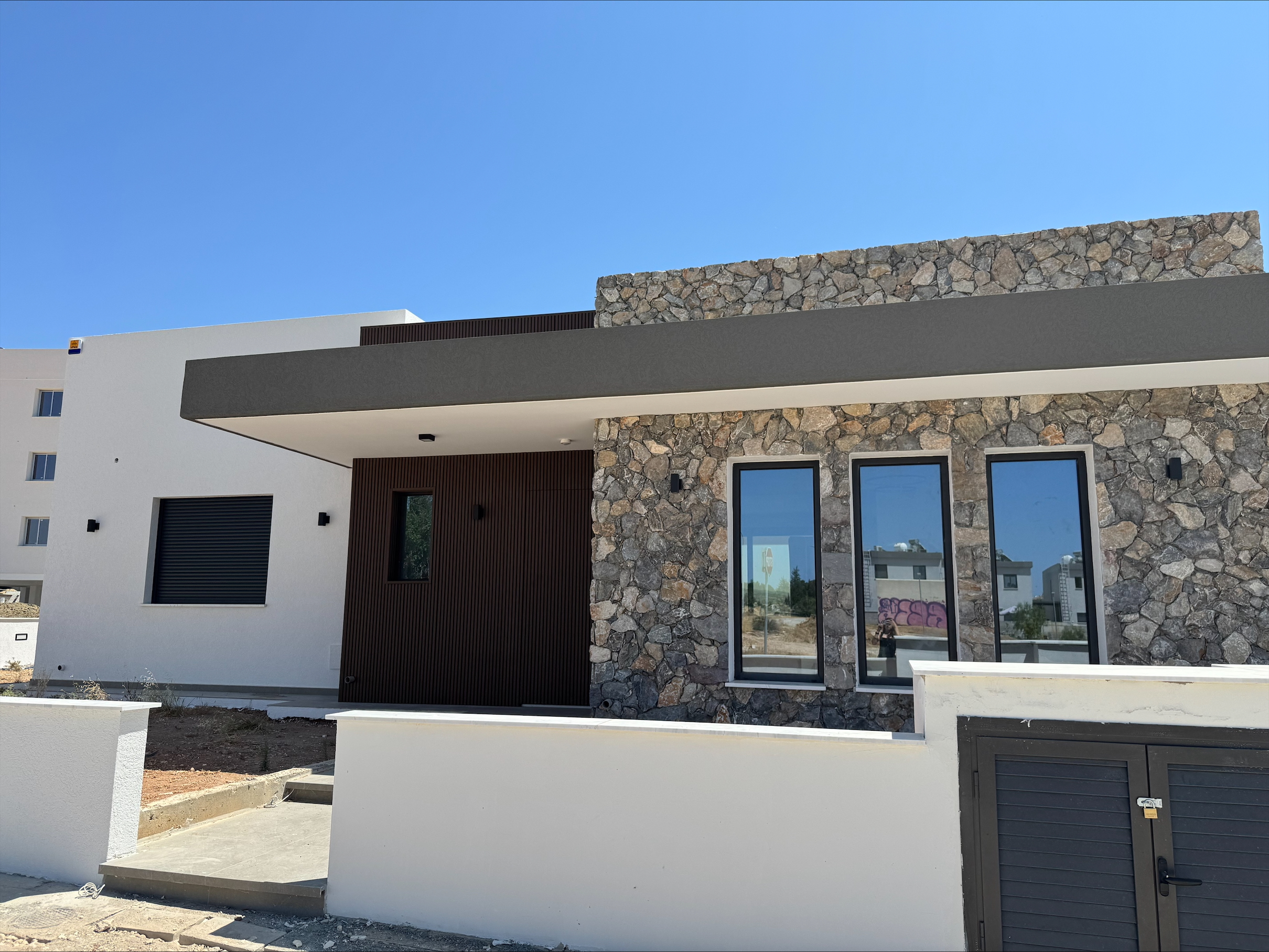 WE BUILD YOUR DREAM HOUSE ! 